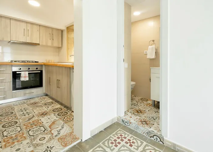 Catalan Charm 3br W 15 Baths
