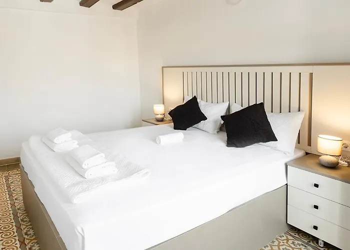 Catalan Charm 3br W 15 Baths Apartmán